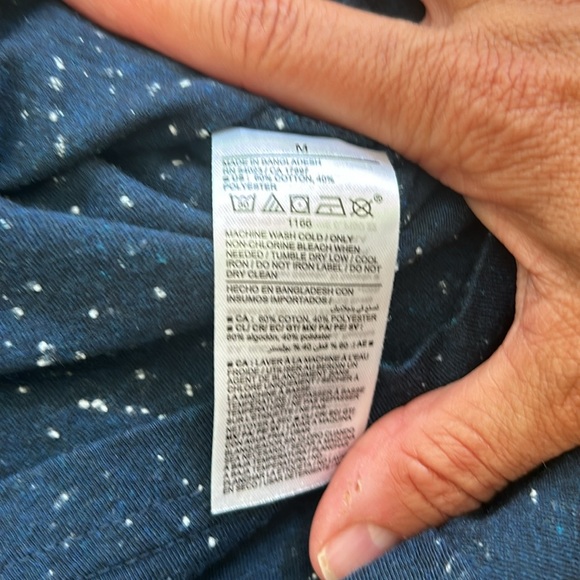 🌿Old Navy Jersey knit crew for Men’s navy with white speckles, size Medium 🌿 - Picture 3 of 5